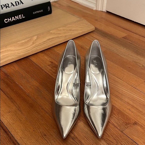 Zara Silver Metallic Pointed Toe Heels - Picture 1 of 4